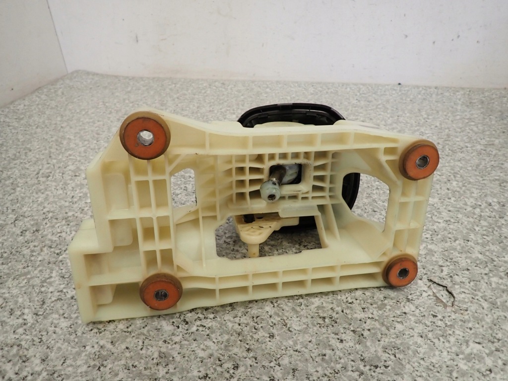 Купить Hyundai veloster 1.6 gdi 11-18 рычаг переключения передач