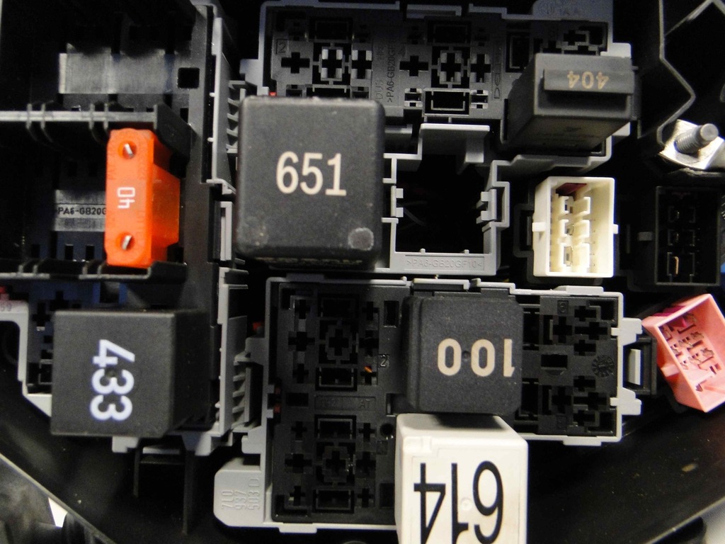 фото №9, Volkswagen touareg коробка запобіжників 7l093755