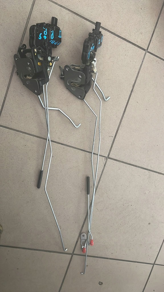 фото №5, Замок дверь с амортизаторы dacia spring 805021278r