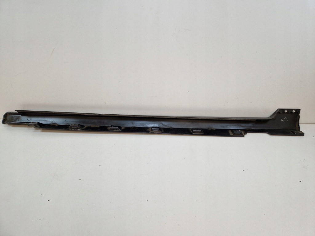 Vw passat b8 накладка  порог накладка порог правая 3g0.853.858 в Украине