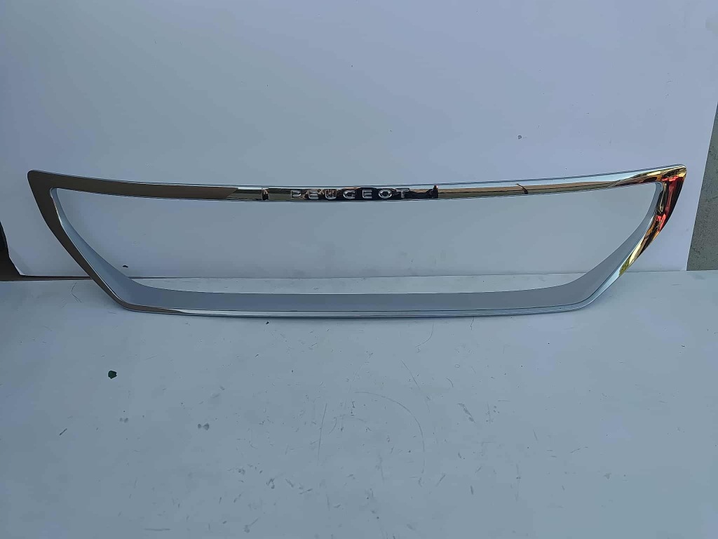 фото №1, Peugeot expert iii 16- рамка хром решётка решетка оригинальный номер 6346