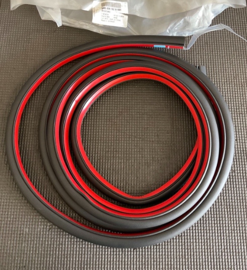 фото №1, Vw golf plus 5m rear правий door ущільнювач rubber 5m0839702b9b9