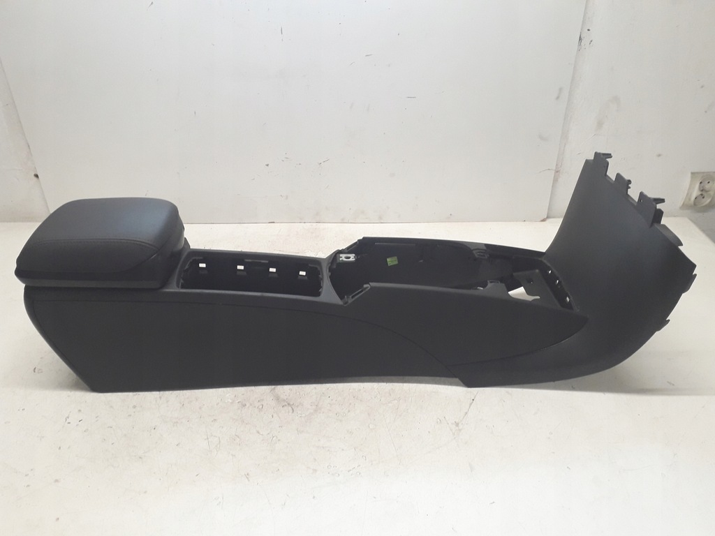 фото №8, Volvo v50 04-12 туннель средний бардачок подлокотник 8687408