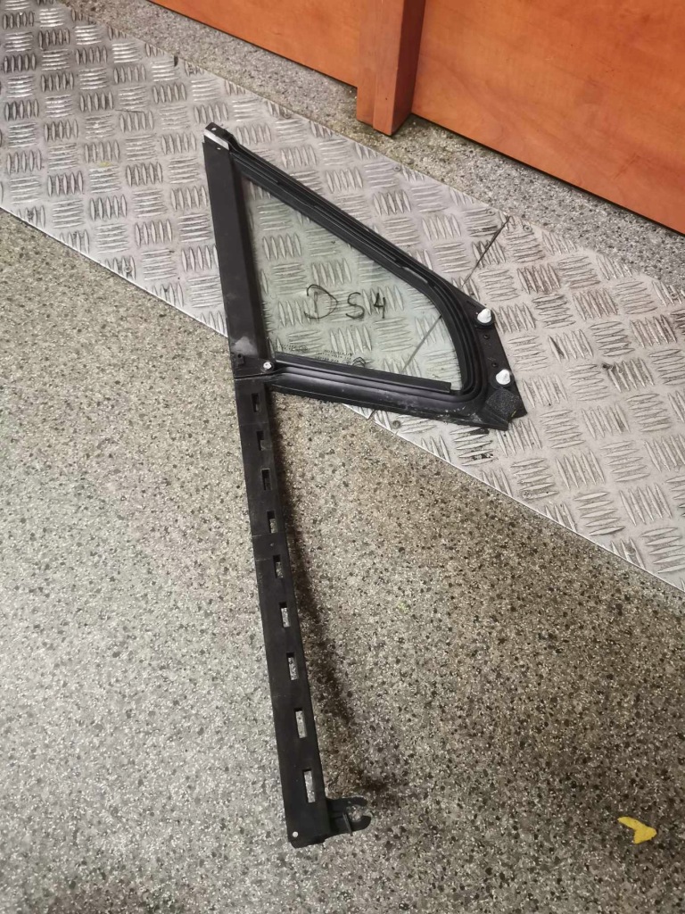 фото №1, Стекло треугольник левая citroen ds4 оригинальный номер 2012 rok