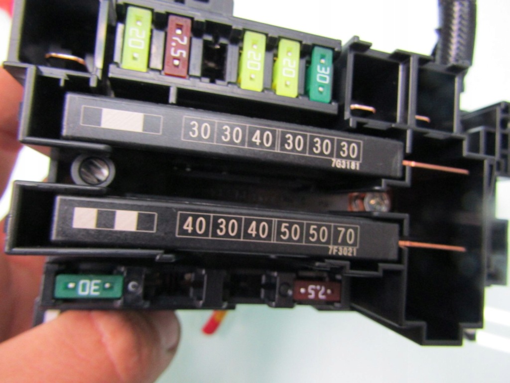 Honda hr-v ii 1.5 18r коробка запобіжників корпус корпус Зі Шроту