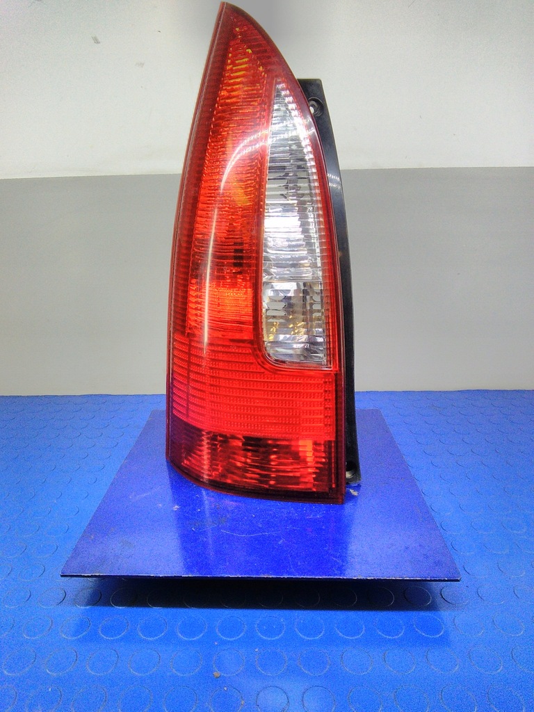 фото №1, Mazda premacy лампа левая задняя задняя 22061908