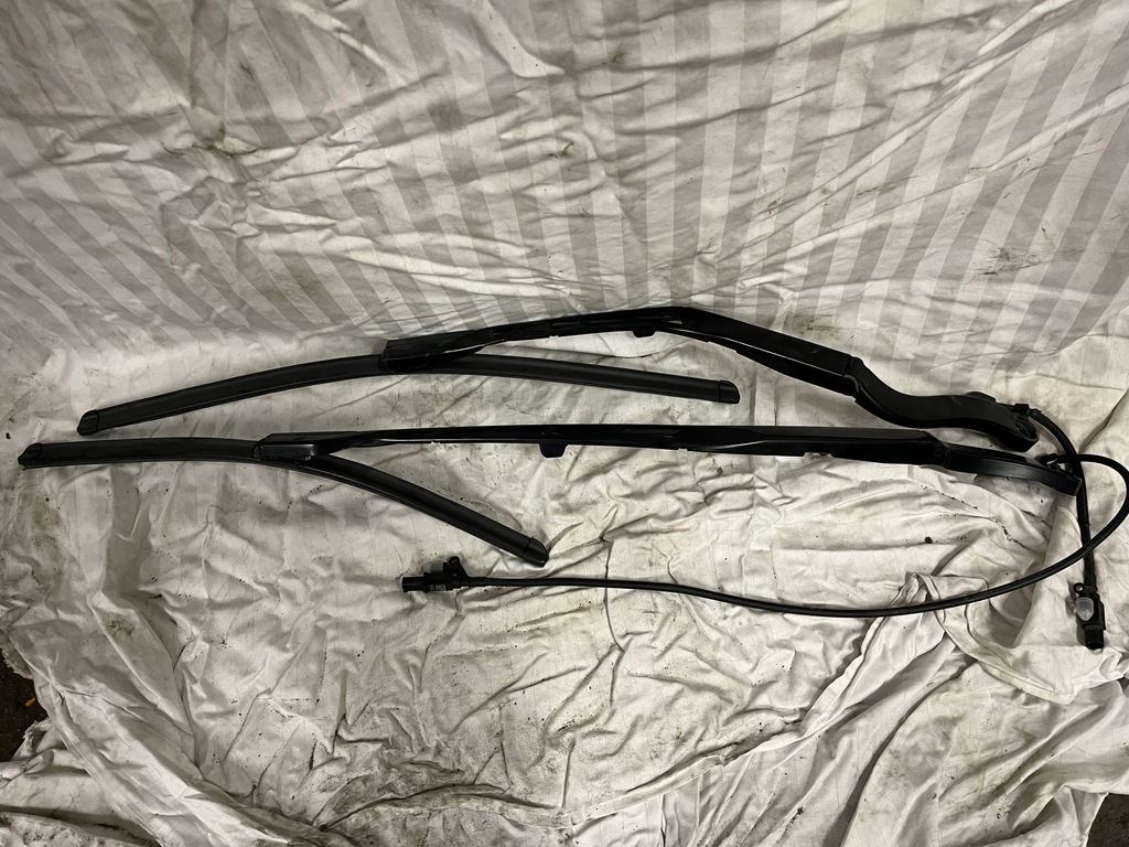 фото №1, Volvo xc90 ramienie щетка дворники правой 31391847