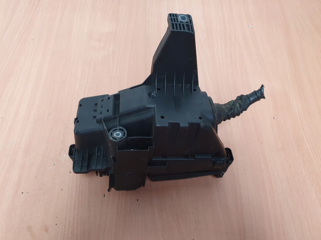 Коробка корпус предохранителей реле volvo xc90 4.4 v8 30765093 Оригинал