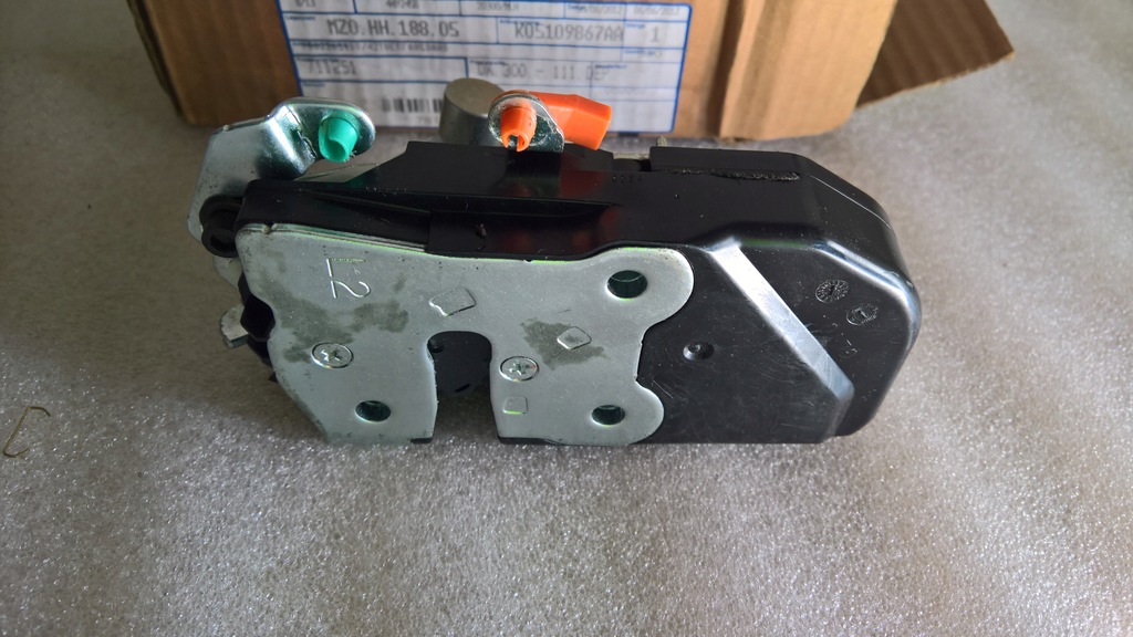 фото №5, Chrysler voyager dodge caravan 2001-07r замок двері передніх l 05109867aa