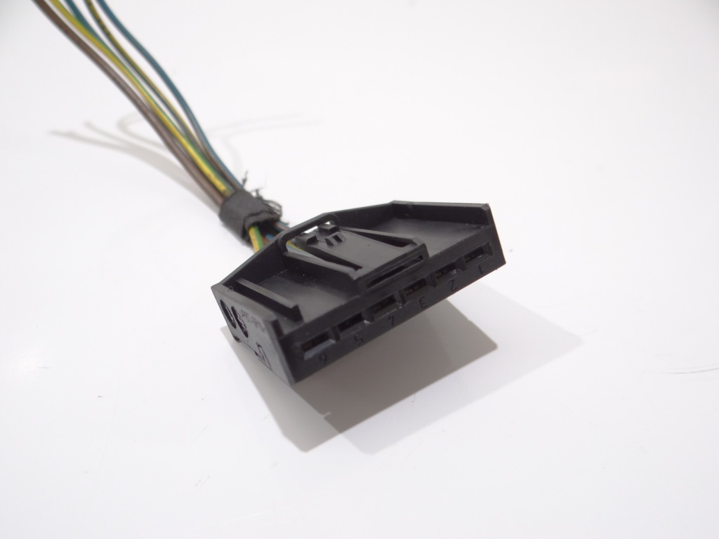 фото №3, Колодка штекер лампи задня w крила mini r60