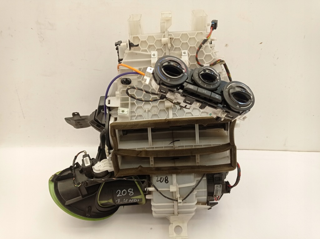 фото №1, Peugeot 208 i обігрівач панель