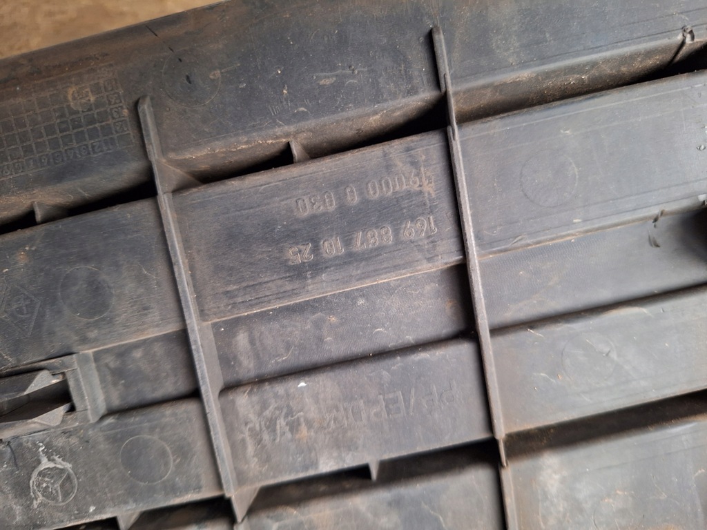 фото №1, A-klasa w169 lift решітка бампера рамка протитуманних фар