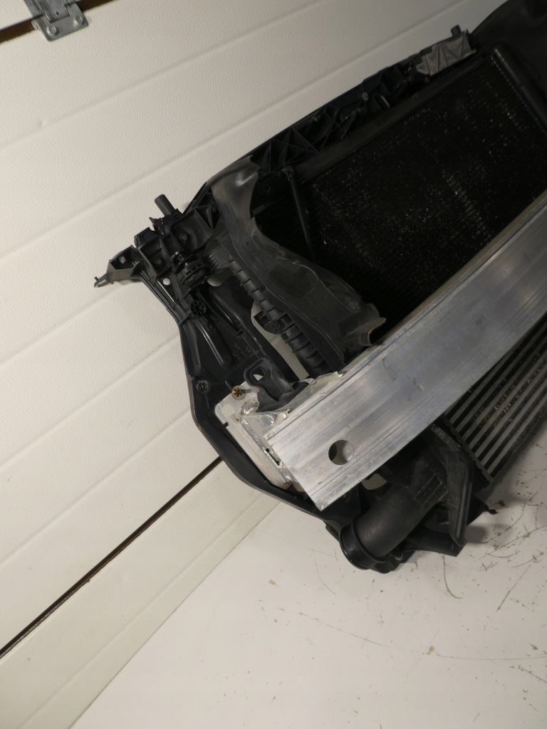 Купить Балка ремень передний радиатор audi q3 8u0805661