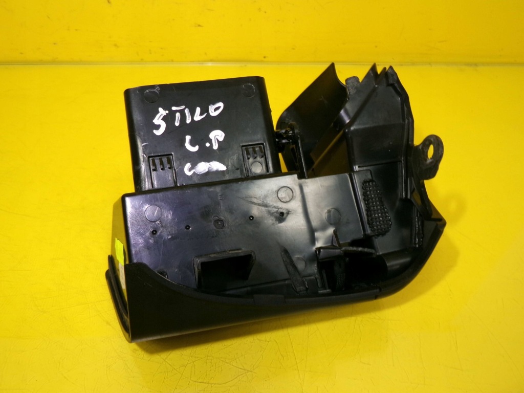 Боковая решётка обдув левый перед fiat stilo ls348201 nr1184 с Разборки