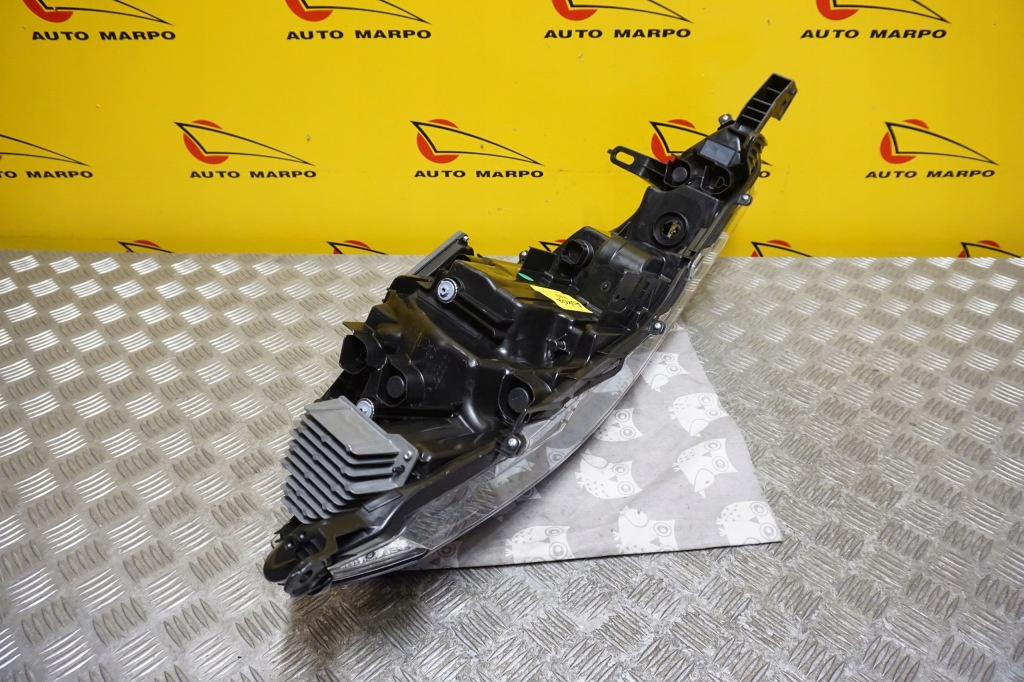 Toyota corolla cross 2022 - фара фара full led правый  серебристая америка Доставка