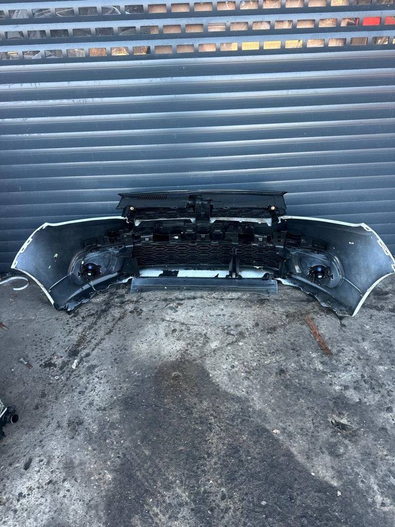 Dacia sandero 2 рестайлинг  бампер передний комплектный  противотуманные фары ov369 с Разборки