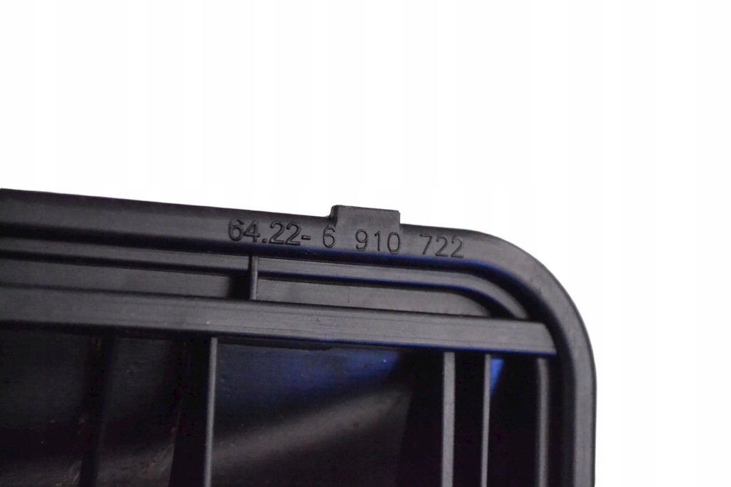 фото №5, Bmw i8 2015 решётка вентиляционная pod бампером задним