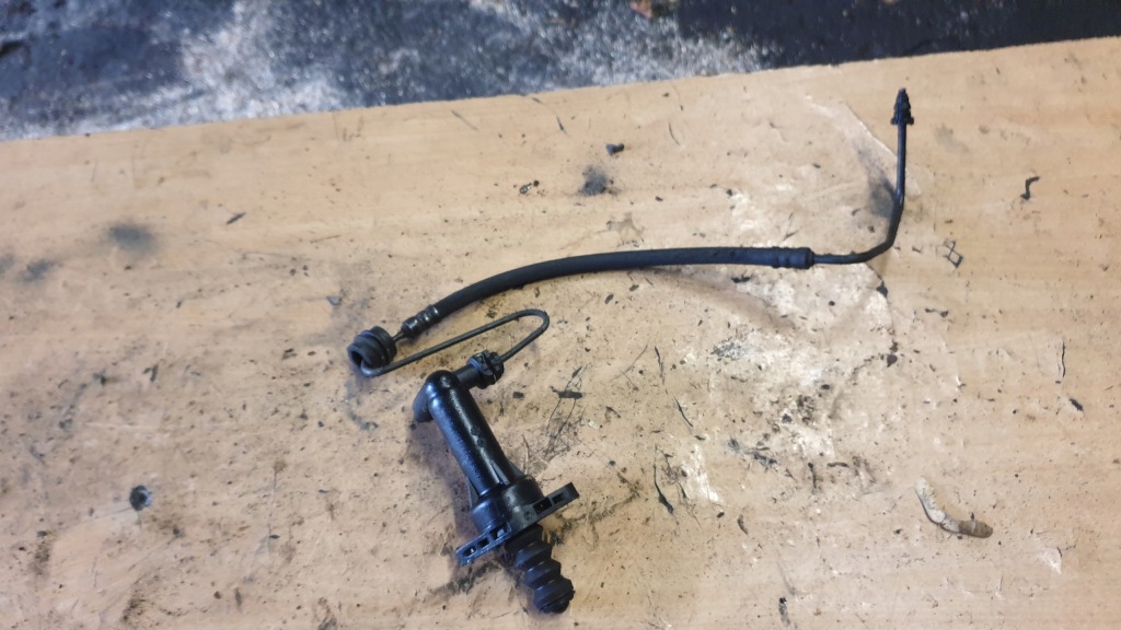 фото №1, Skoda octavia ii 1.6 8v шланг трубка цилиндр сцепления