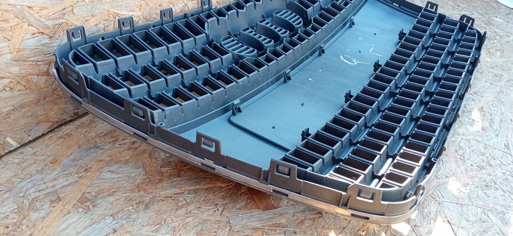 фото №11, Audi q7 4l 06- решётка радиатора решётка средняя решётка радиатора бампера перед 4l0853651