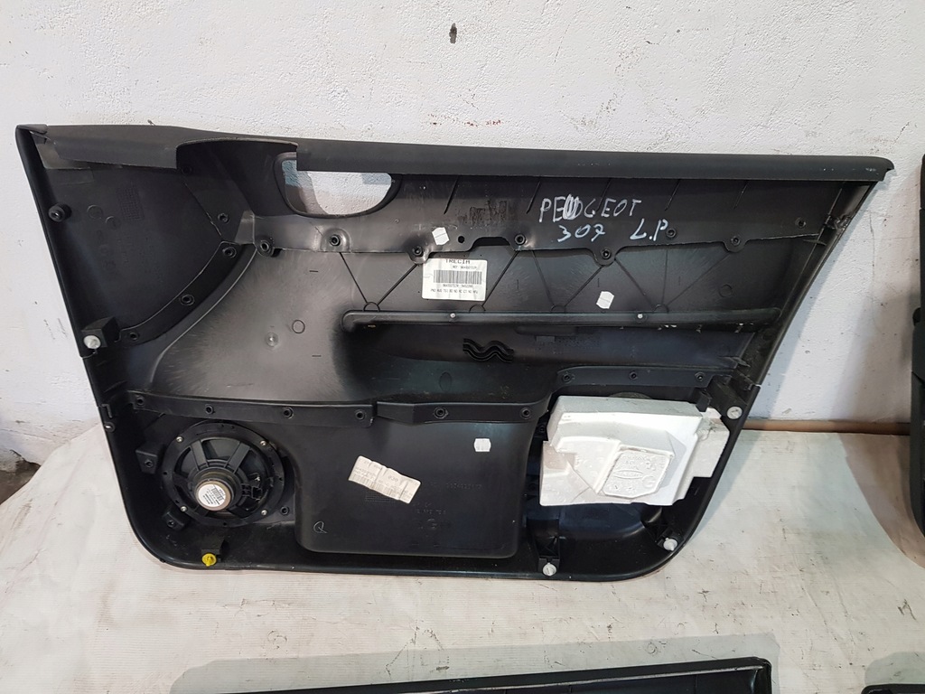 фото №7, Обшивки двері комплект peugeot 307 2004r eu 5d