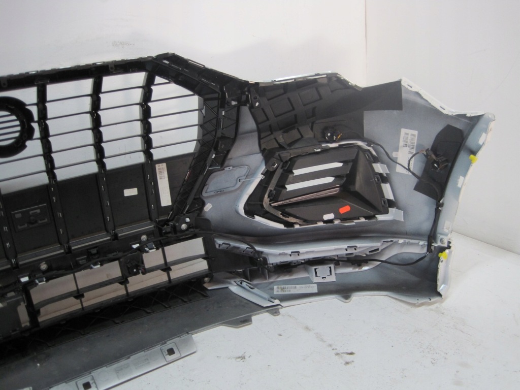 Купити Бампер audi q3 83a 22r камера 6 pdc передній