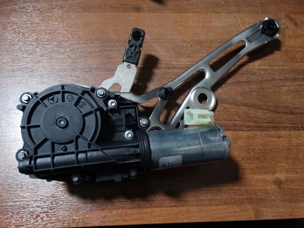 фото №1, Idealny доводчик задній кришки mercedes w223 1