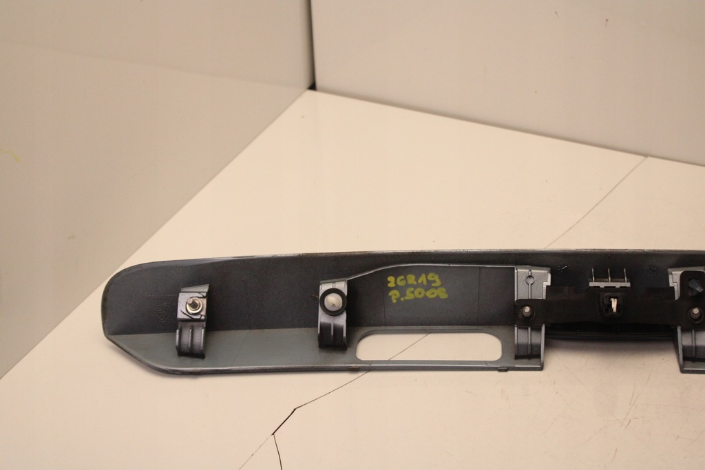 фото №5, Peugeot 5008 i 09r- накладка молдинг крышки багажника kgy