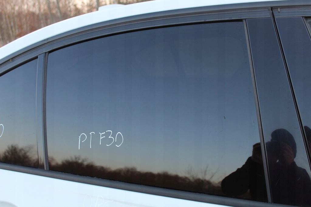 фото №1, Стекло дверь правый задняя bmw f30 sedan тонированная