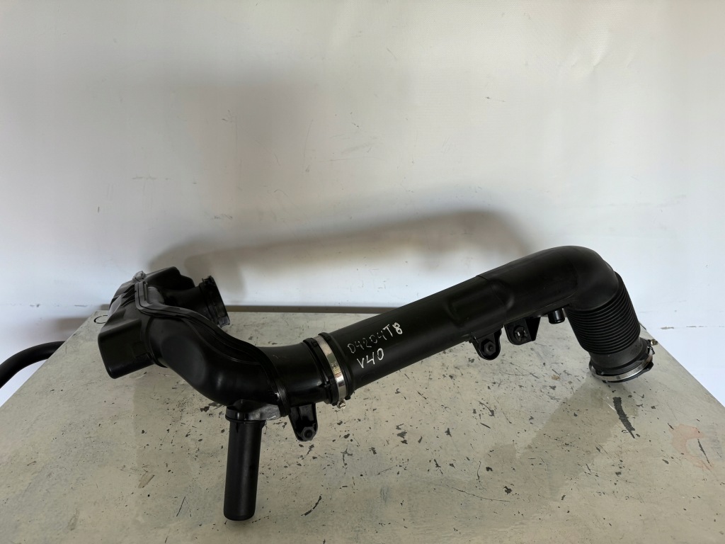 Купити Volvo v40 2.0 d труба шланг повітря 31370135, 31338661