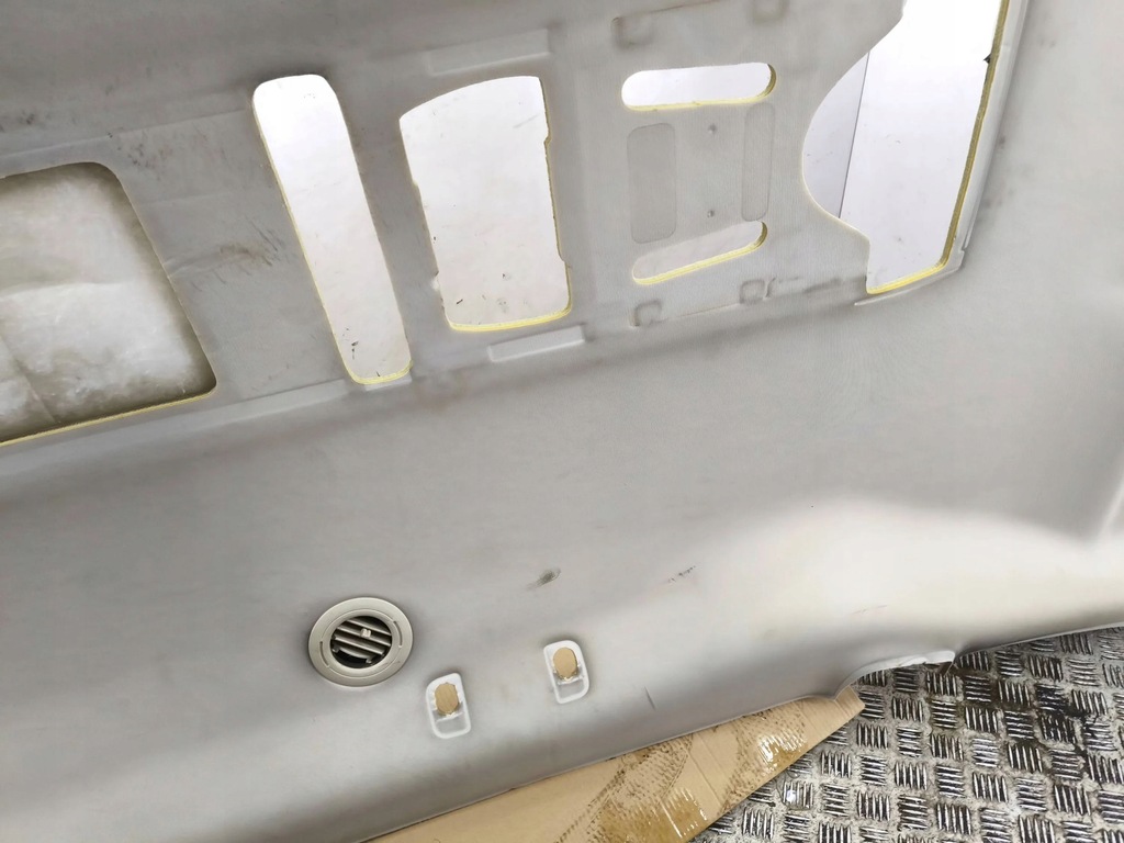 фото №8, Chrysler town & country v 2008 потолок