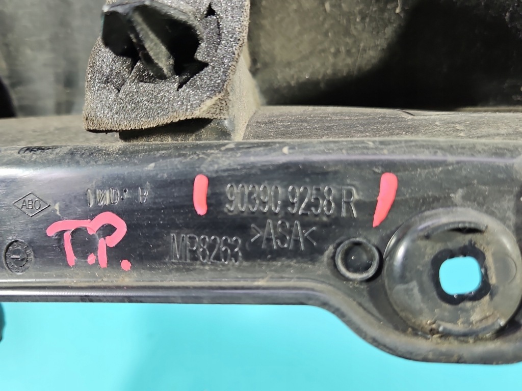 Захист заглушка пластик renault express кутик лампи задня правий Недорого