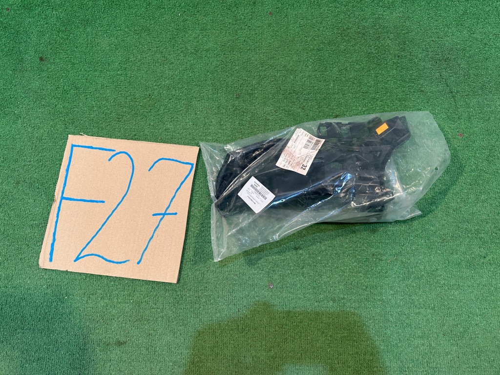 Porsche macan 95b кронштейн напрямна бампера правий задня задній 95b807572a Зі Шроту