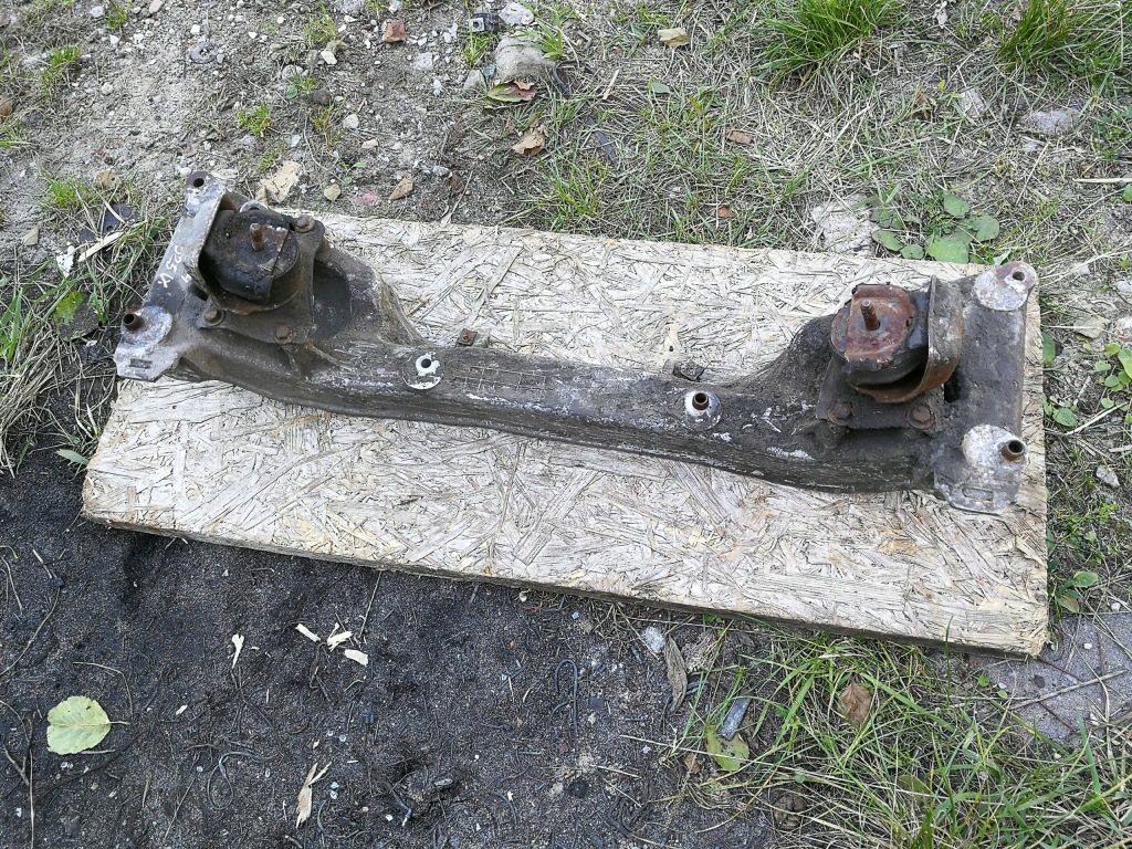 Балка двигуна підвіска перед bmw e30 325ix 4x4 в Україні