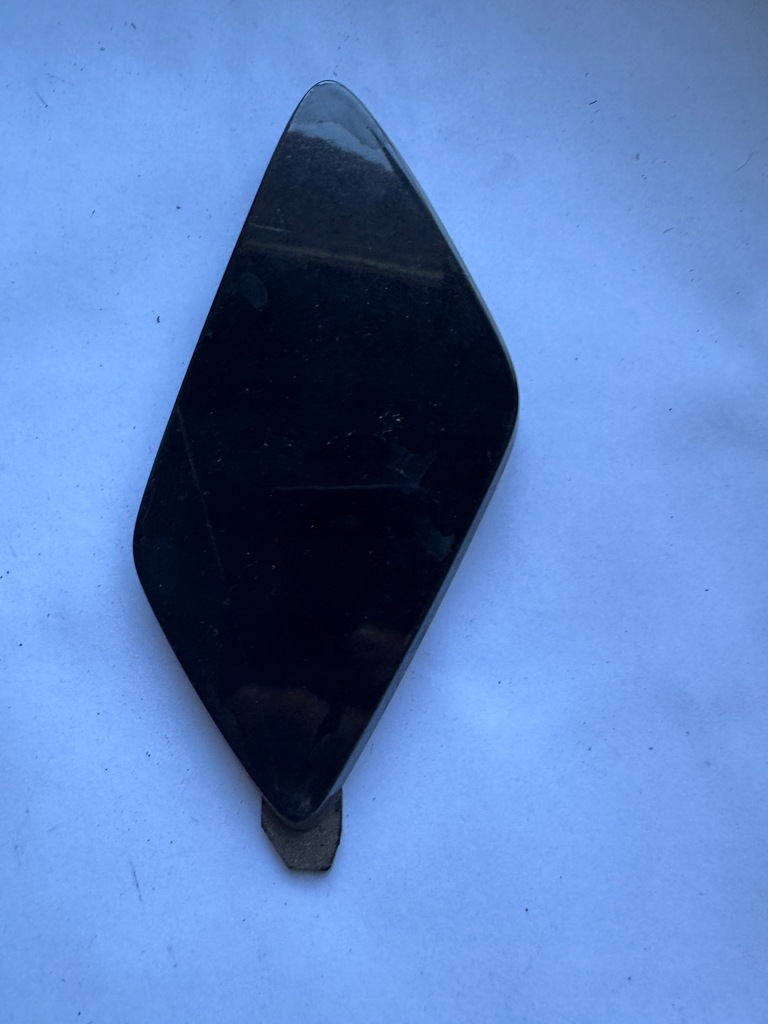 фото №1, Volvo xc60 ii r-design - заглушка фаркоп бампера перед 31455179