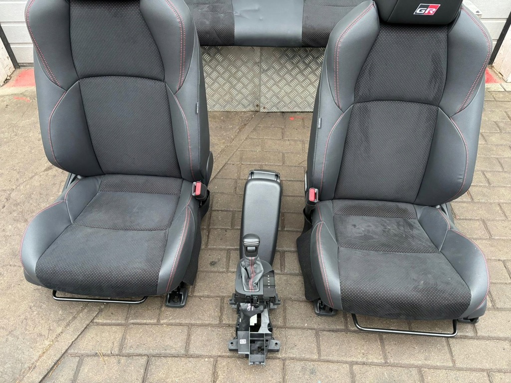 фото №6, Toyota yaris cross gr сиденья сиденья eu. полукожа alcantara комплект