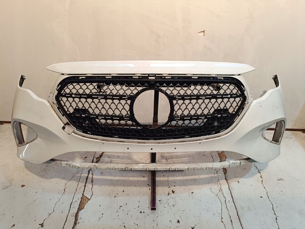 фото №1, Бампер mercedes w214 23+ перед решётка радиатора