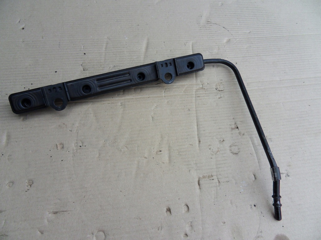 фото №1, Молдинг впрыскная prius 1.5 16v