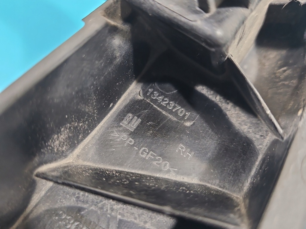 Молдинг підфарник opel astra v k 13423701 Зі Шроту