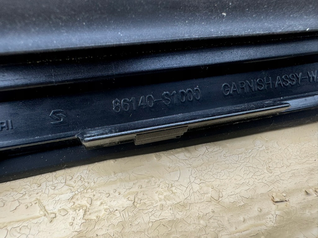 Hyundai santa fe iv 4 18-20r молдинг скло лобове правий 86140-s1000 в Україні