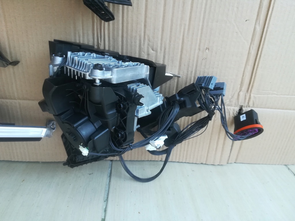 фото №4, Led лампа l перед середина polestar ii full led оригінальний номер