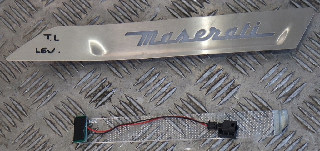 фото №1, Левая молдинг задняя maserati levante 670042048