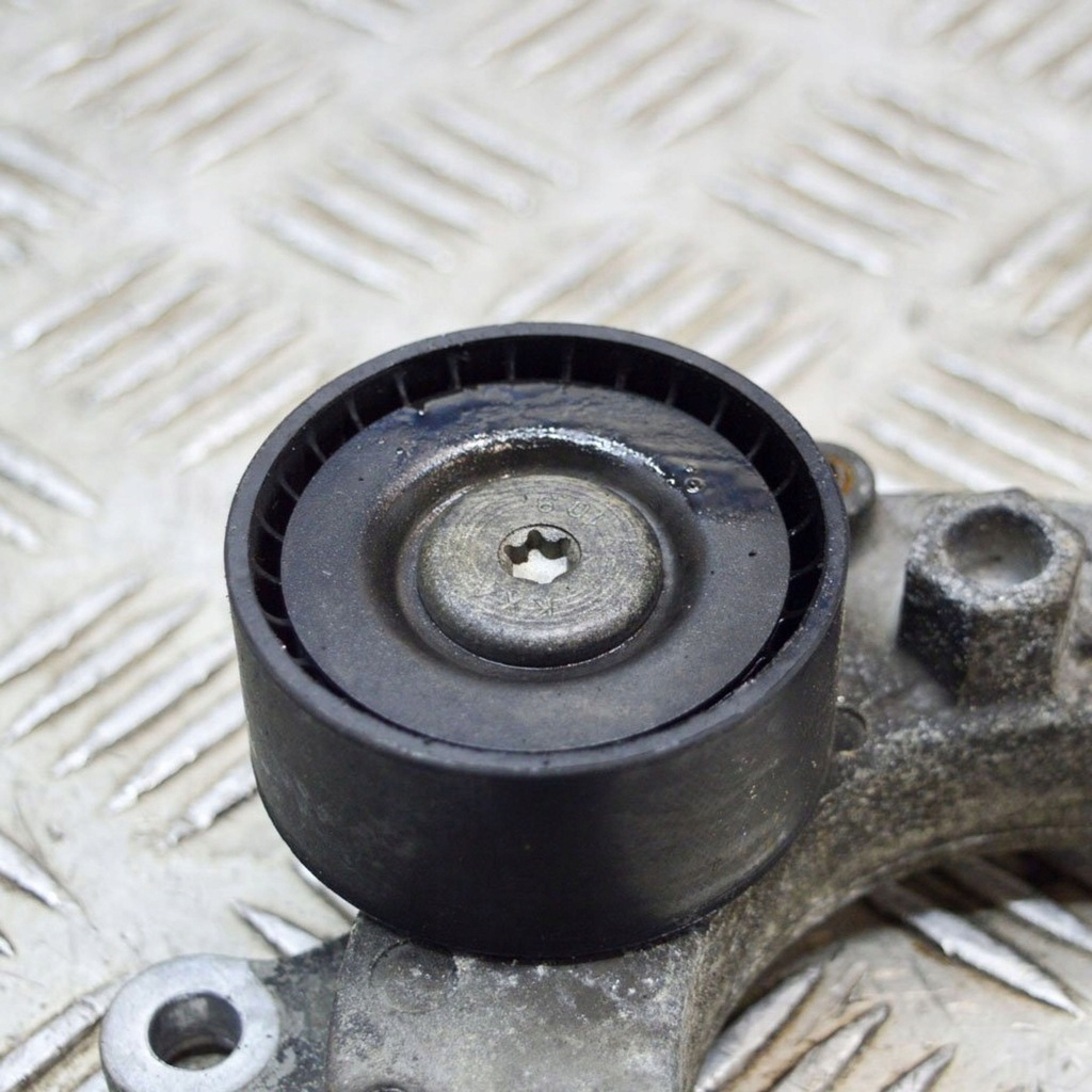 фото №5, Bmw 5 g30 g31 2019 натягувач ремінь генератора