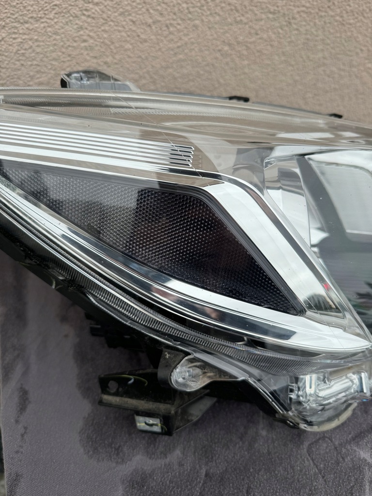 фото №13, Mitsubishi space star lift 19- комплект лампа правая i левая