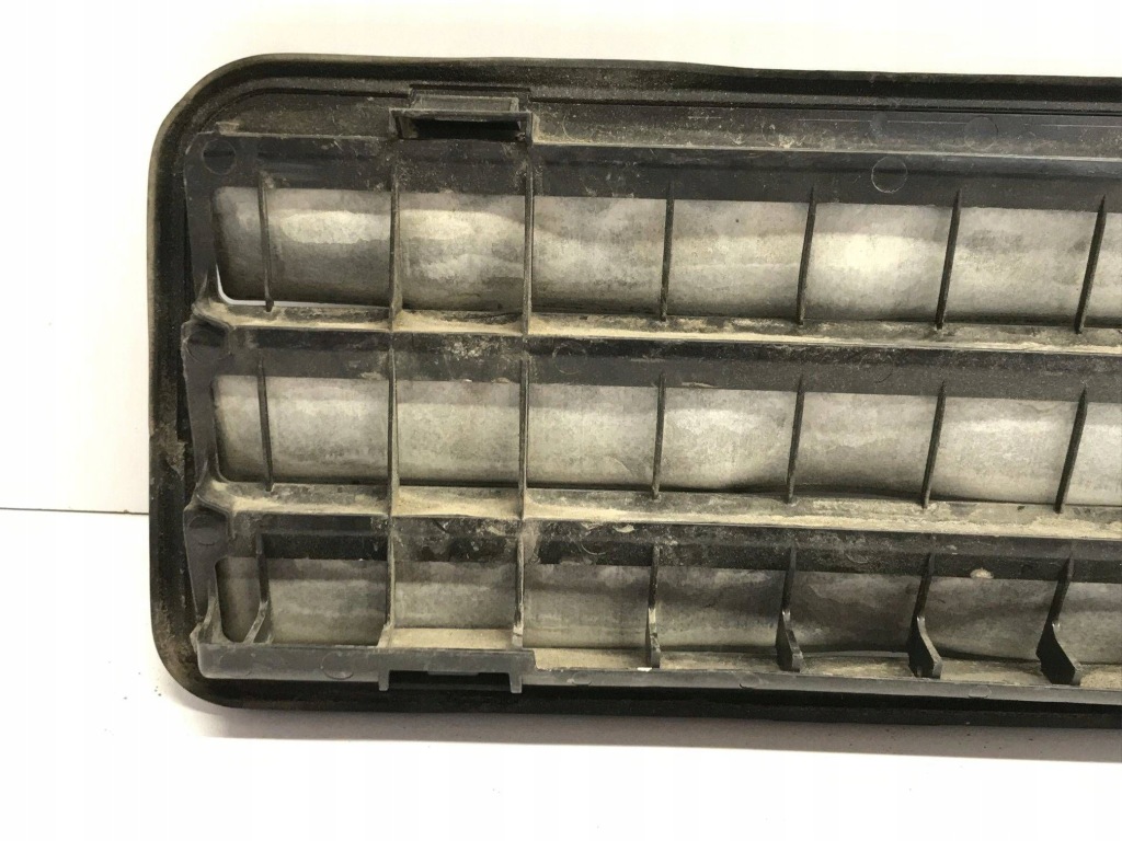 фото №10, Tesla model 3 2021 решітка вентиляційна pod бампером заднім 109875100c