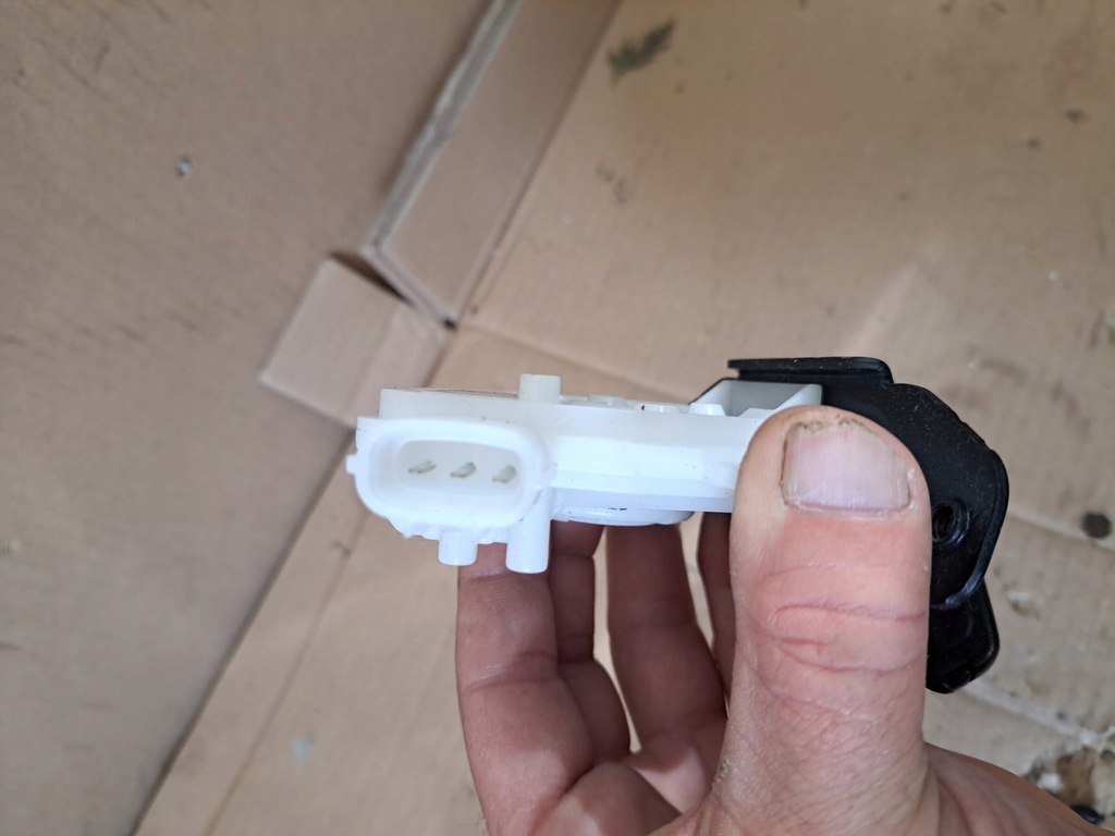 фото №1, Замок засувка кришки задній toyota auris ii