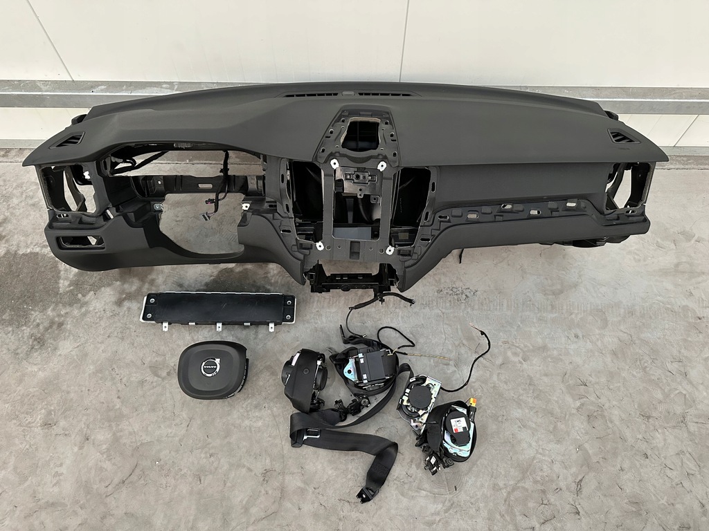 фото №1, Volvo xc60 ii консоль подушка безпеки ремені демонтаж