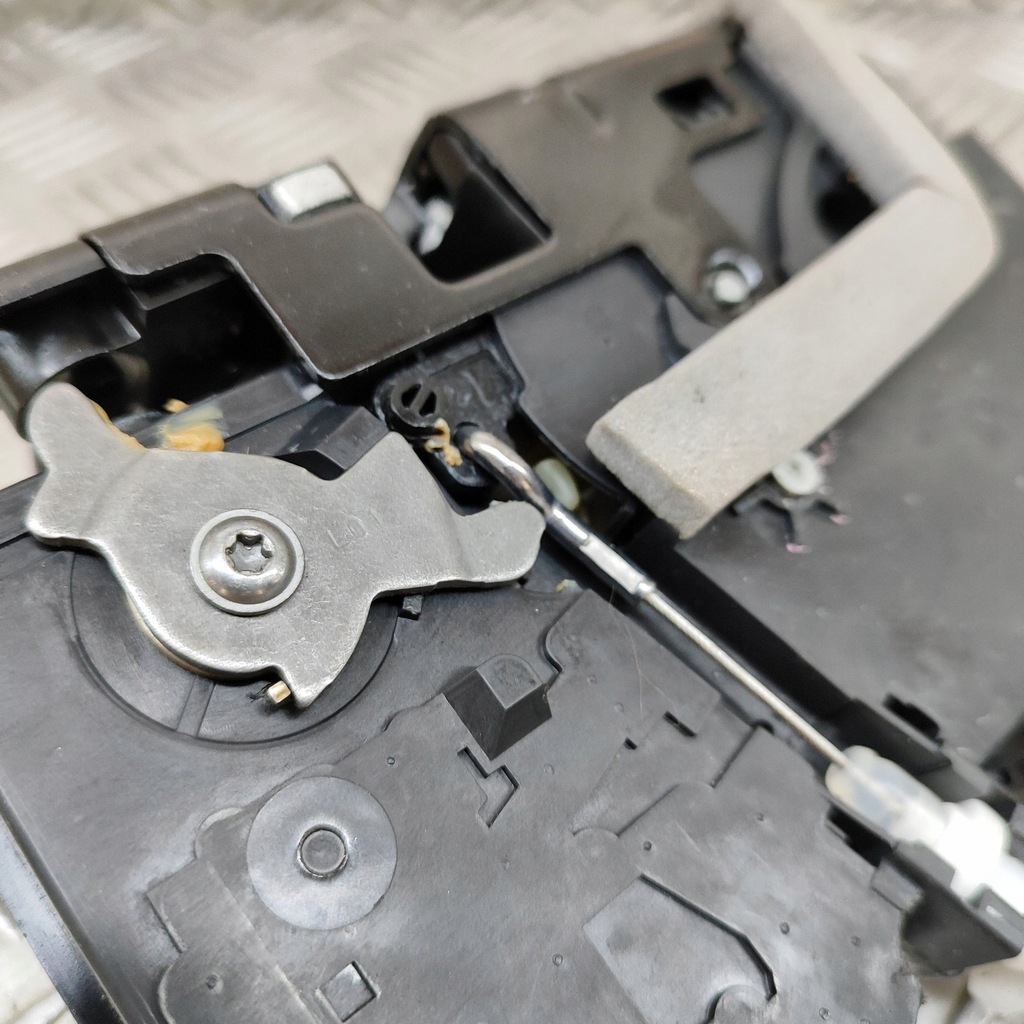 фото №8, Audi e-tron 2023 перед сторона левая вкладка do замка дверь