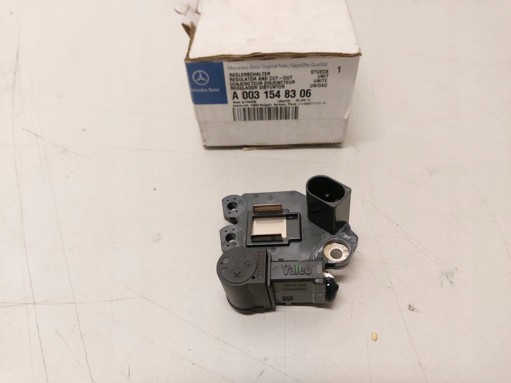 Купити Mercedes 0031548306 регулятор напруги генератора