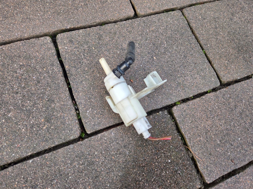 Купить Mercedes разные modele помпа омывателя штекер a0345455328