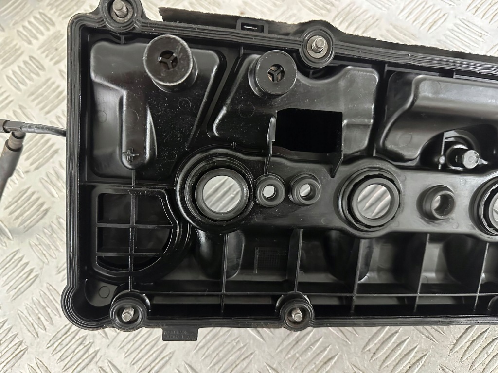 Skoda fabia iii 1.4 tdi cut крышка клапанов 04b103469k Доставка